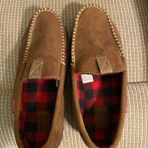 Men’s size 11-12 slippers